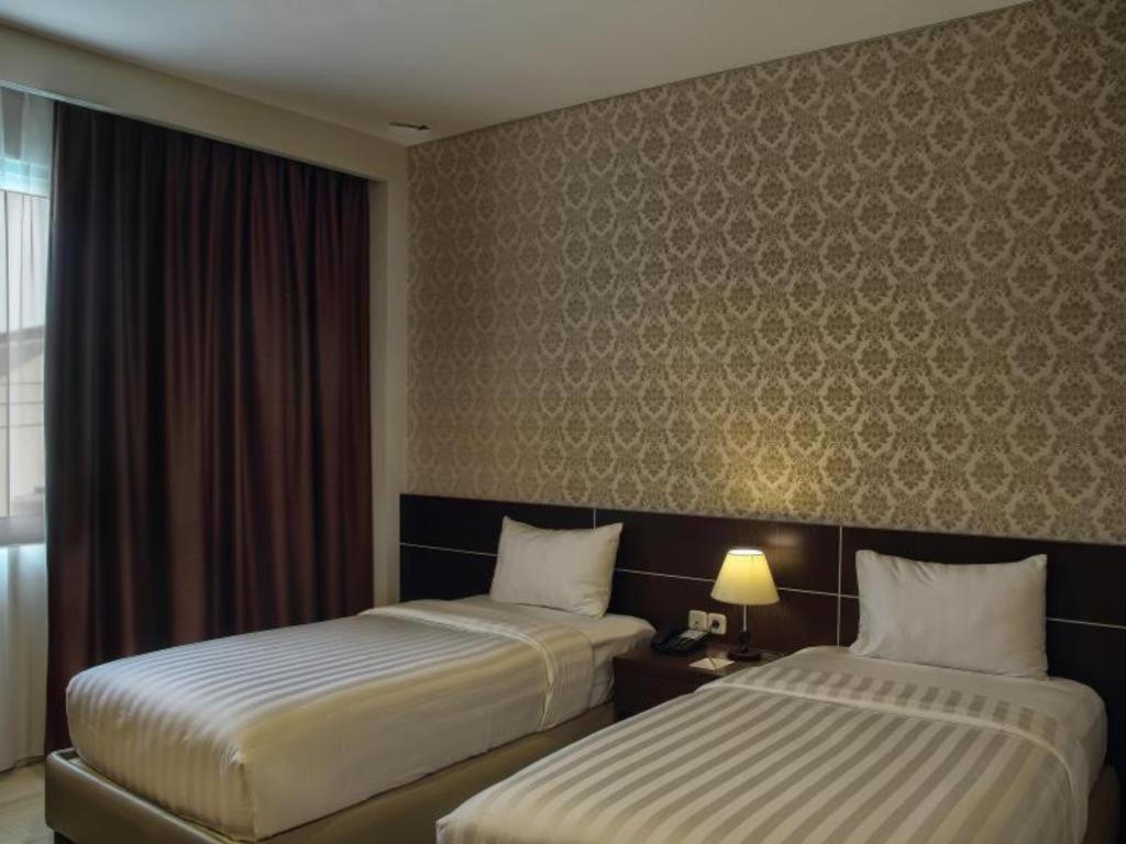 Asoka Luxury Hotel Bandar Lampung Exterior foto