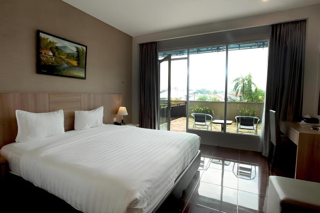 Asoka Luxury Hotel Bandar Lampung Exterior foto