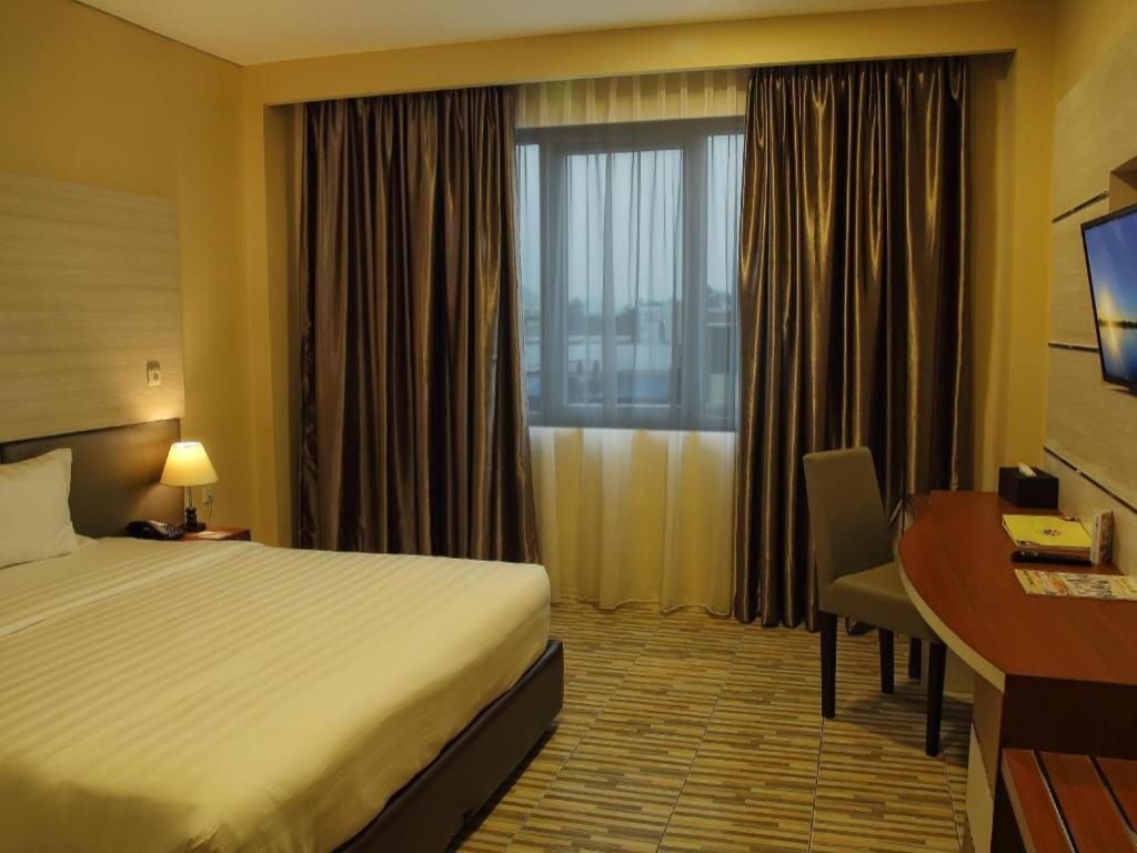 Asoka Luxury Hotel Bandar Lampung Exterior foto